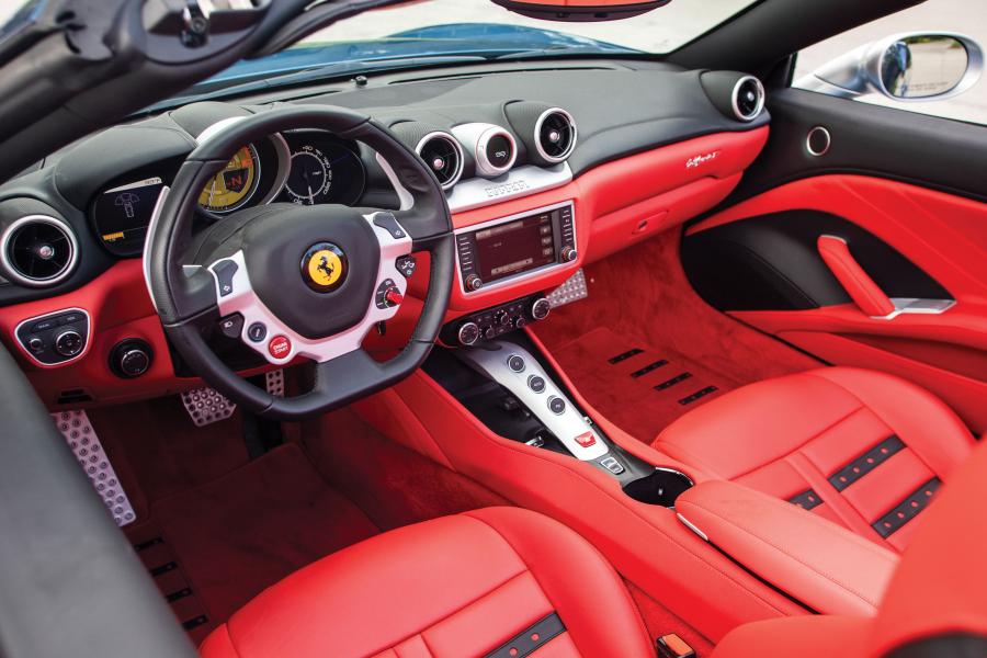 Интерьер Ferrari California T The Daytona (229582) 2017 года  (фото 7 из 23)